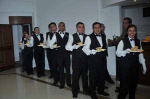 waiters-668405_1920 